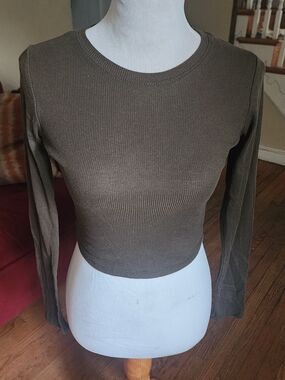 Bozzolo Olive Ribbed Long-Sleeve Cropped Tee